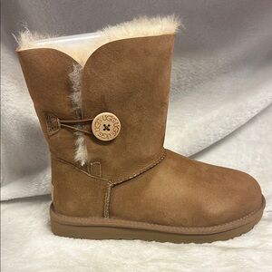 Women's Ugg Bailey Button Shearling-Lined Boots